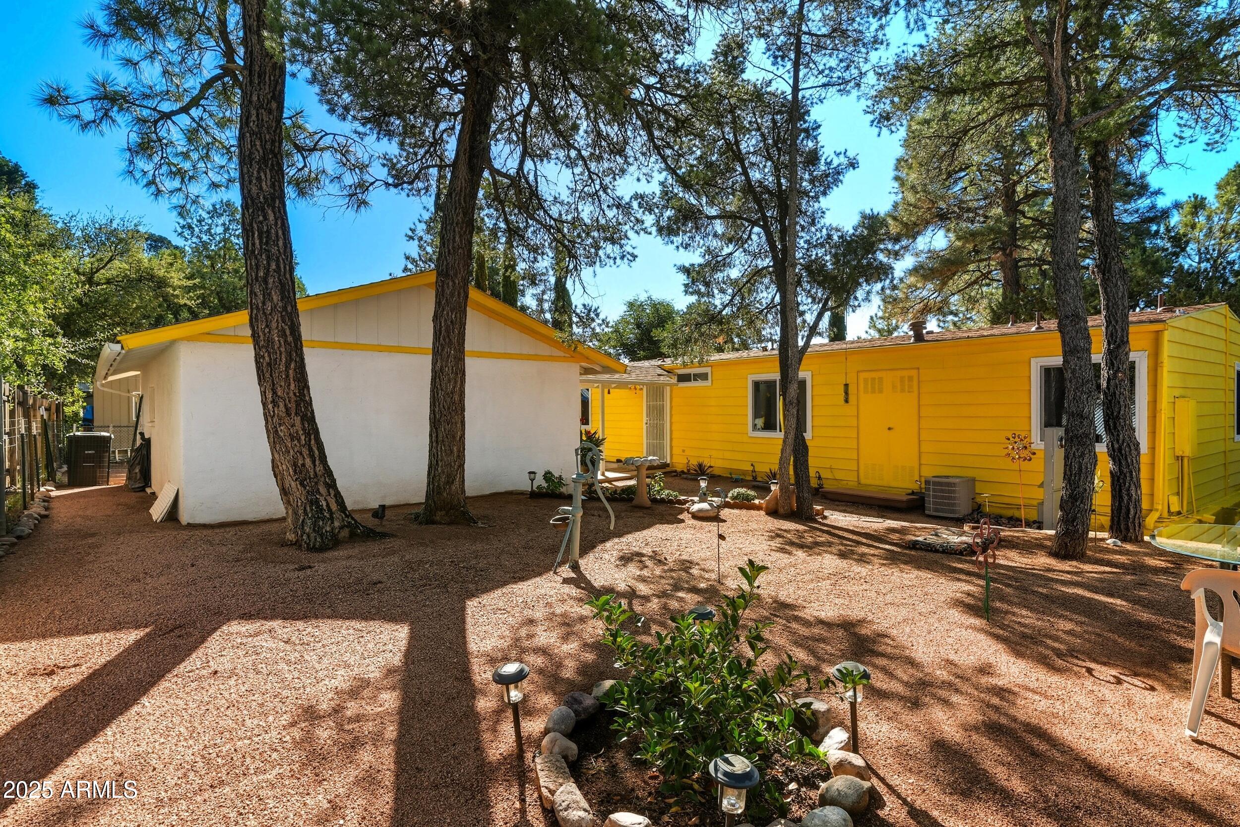 500 East Lorene Street Payson, AZ 85541 - Photo 33 of 41 a row of palm trees and a wooden fence