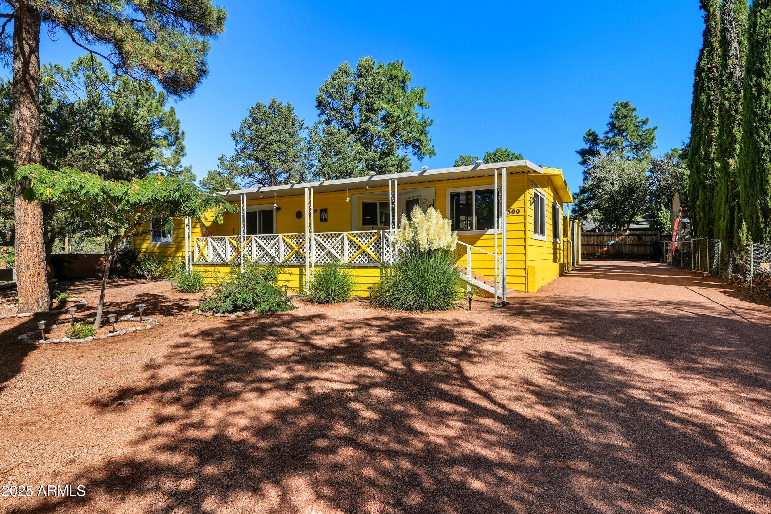 500 East Lorene Street Payson, AZ 85541 - Photo 5 of 41 a front view of a house with garden