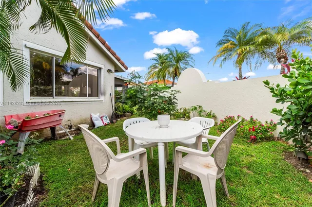 a view of a chair and table in the backyard