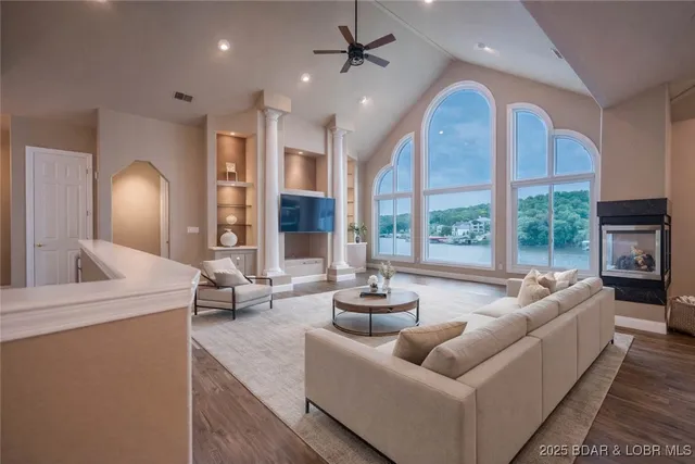 $1,299,000 | 825 Grand View Drive, Sunrise Beach, MO 65079