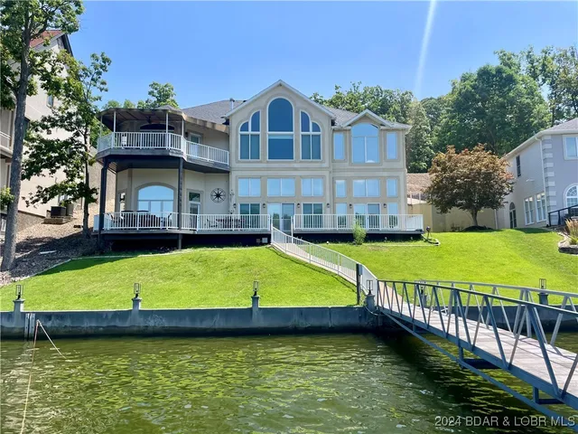 $1,299,000 | 825 Grand View Drive, Sunrise Beach, MO 65079