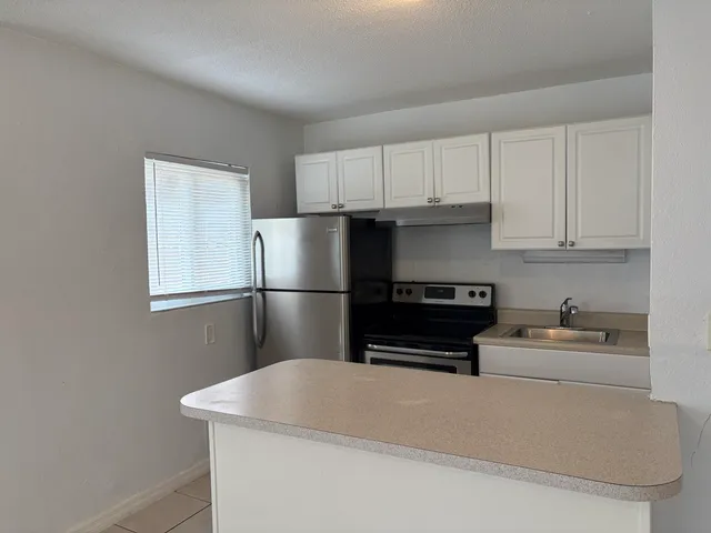 $1,800 | 709 Southwest 13th Avenue, Unit 4, Fort Lauderdale, FL 33312