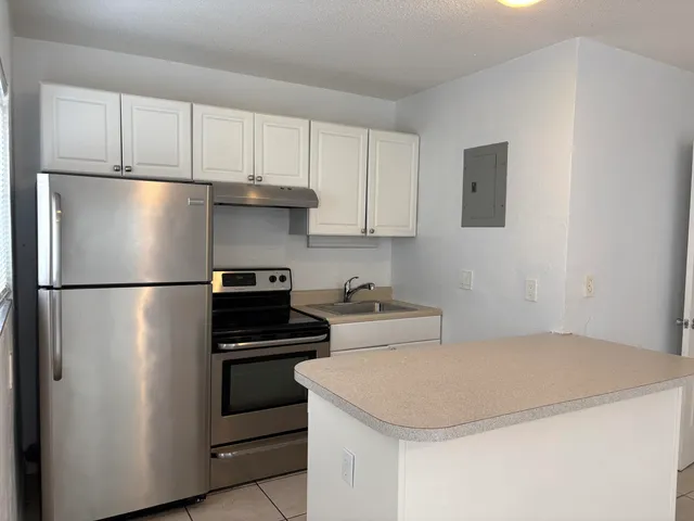 $1,800 | 709 Southwest 13th Avenue, Unit 4, Fort Lauderdale, FL 33312