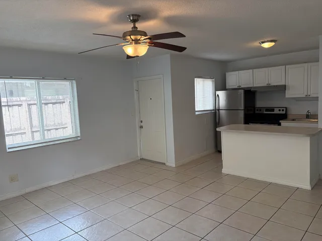 $1,800 | 709 Southwest 13th Avenue, Unit 4, Fort Lauderdale, FL 33312