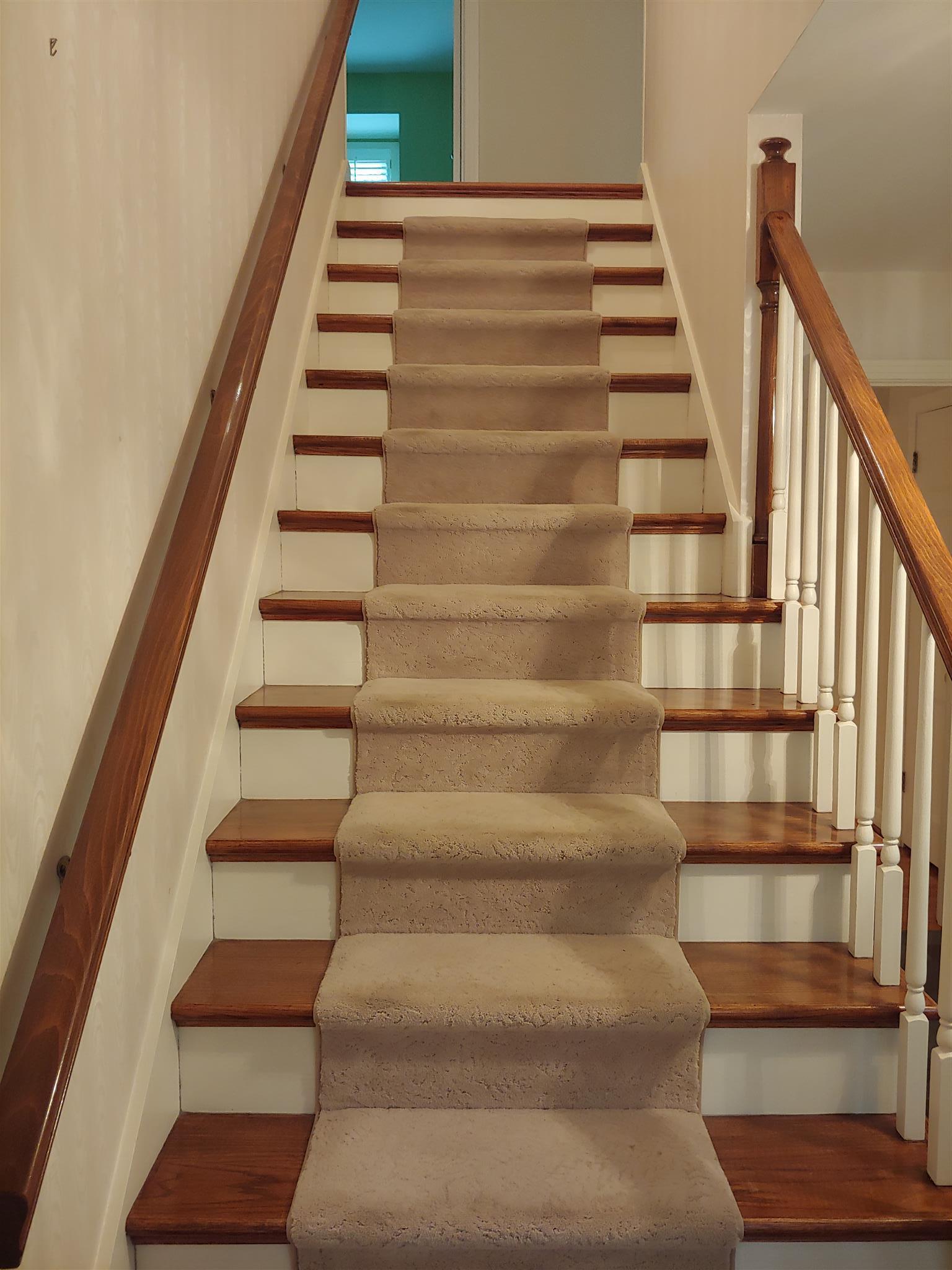718 North Rutherford Boulevard Murfreesboro, TN 37130 - Photo 14 of 30 Grand staircase leading upstairs.