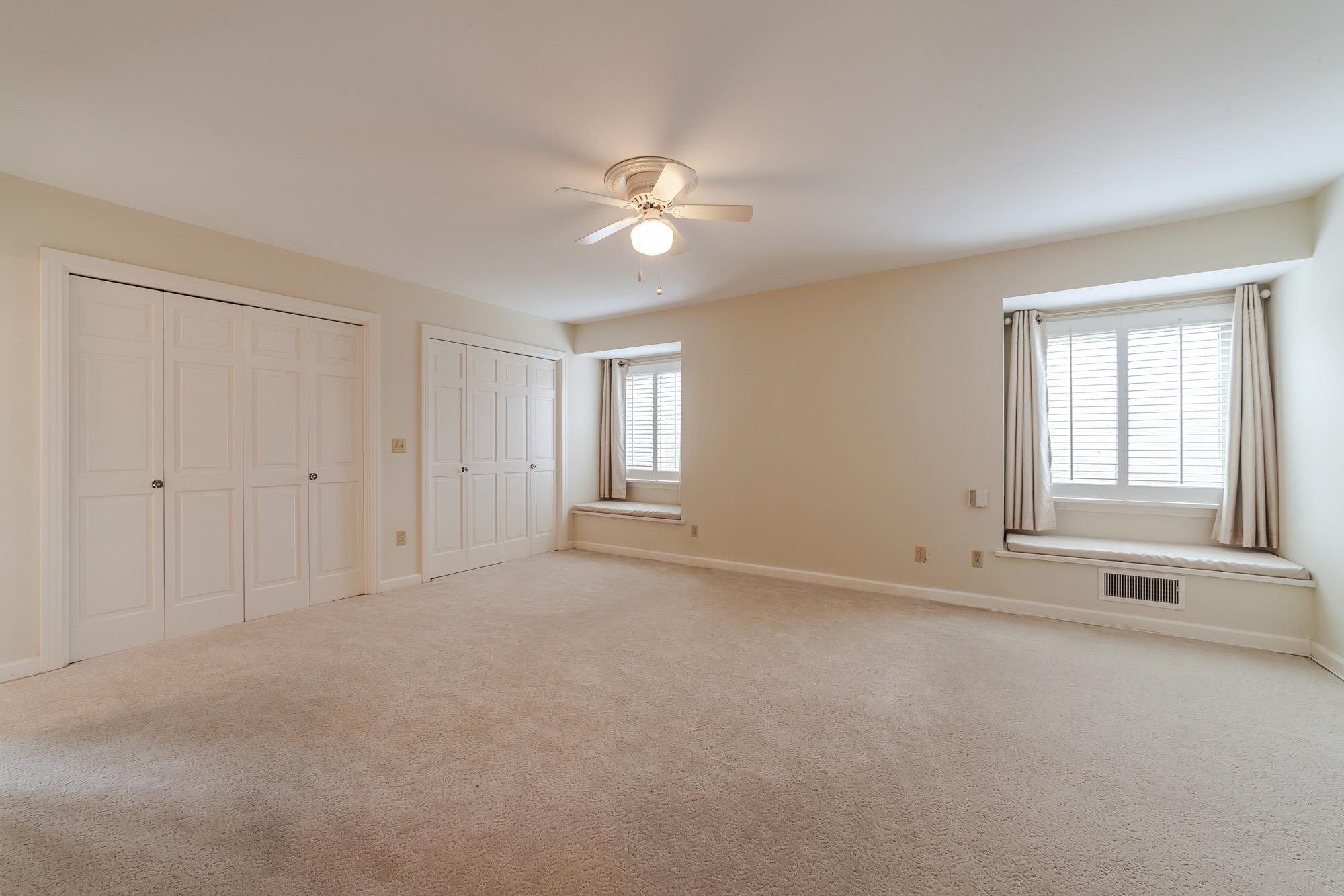 718 North Rutherford Boulevard Murfreesboro, TN 37130 - Photo 16 of 30 Master with 2 window seats and plantation shutters.