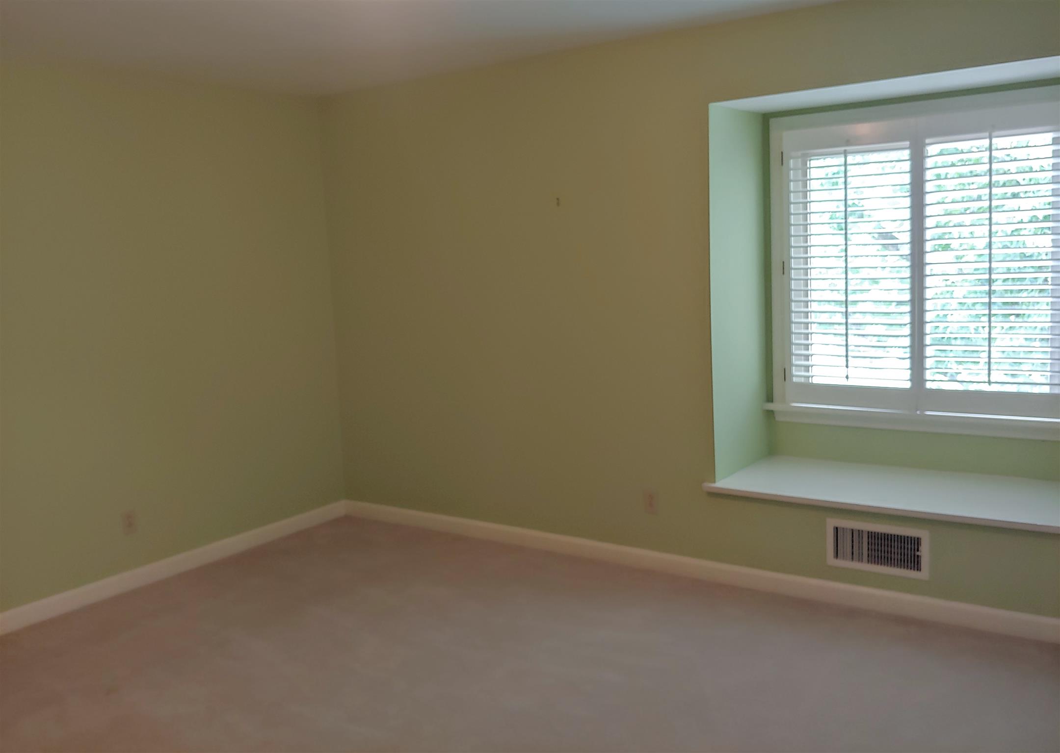 718 North Rutherford Boulevard Murfreesboro, TN 37130 - Photo 22 of 30 One of 4 upstairs bedrooms.