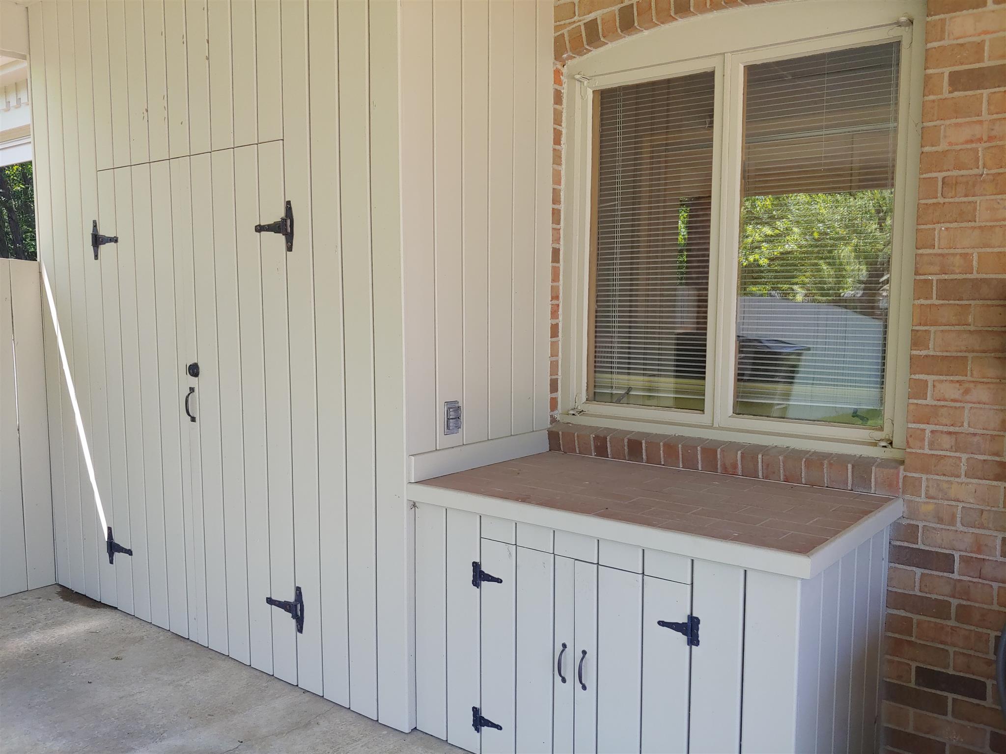 718 North Rutherford Boulevard Murfreesboro, TN 37130 - Photo 28 of 30 Potting bench and outside storage in double carport.