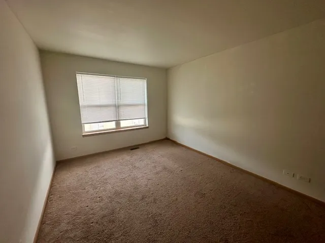 $2,400 | 2258 Georgetown Circle, Unit 2258, Aurora, IL 60503