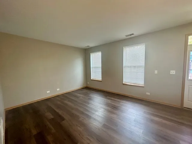 $2,400 | 2258 Georgetown Circle, Unit 2258, Aurora, IL 60503