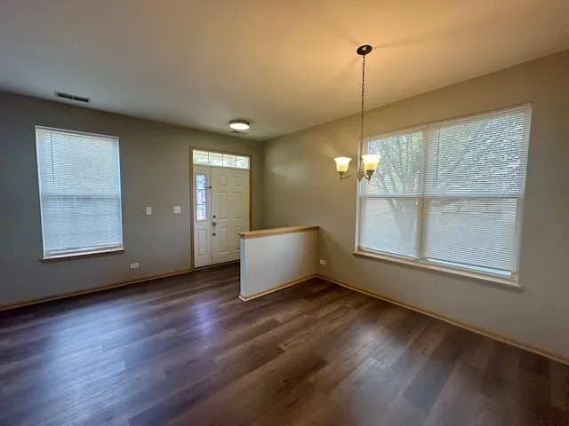 $2,400 | 2258 Georgetown Circle, Unit 2258, Aurora, IL 60503