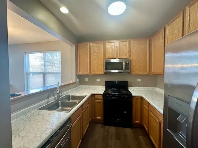 $2,400 | 2258 Georgetown Circle, Unit 2258, Aurora, IL 60503