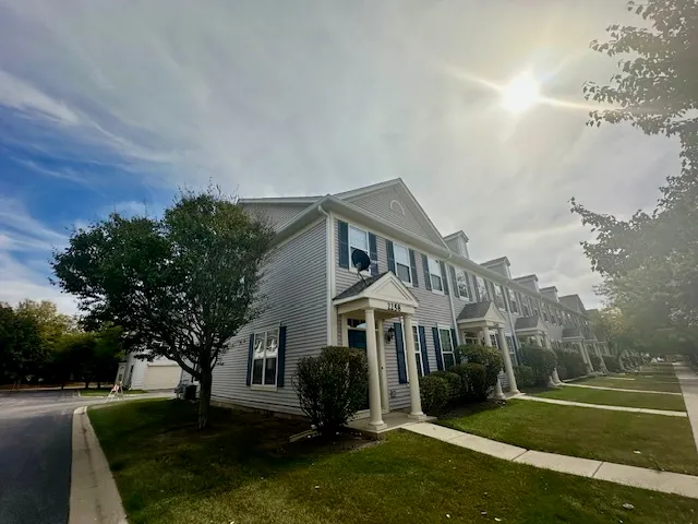 $2,400 | 2258 Georgetown Circle, Unit 2258, Aurora, IL 60503