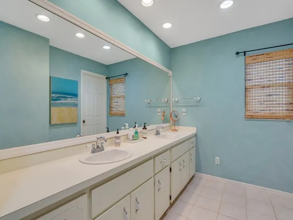 $8,000 | 980 Clipper Road, Vero Beach, FL 32963