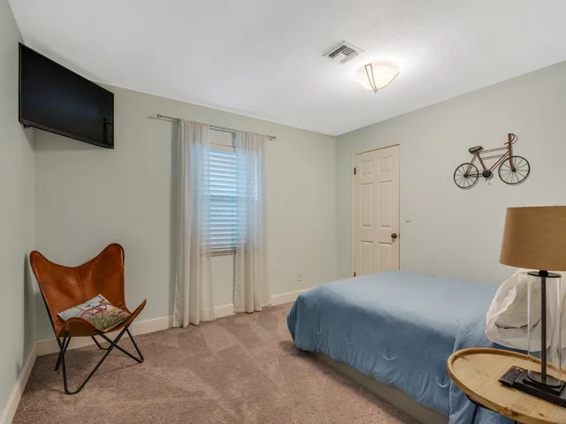 $8,000 | 980 Clipper Road, Vero Beach, FL 32963