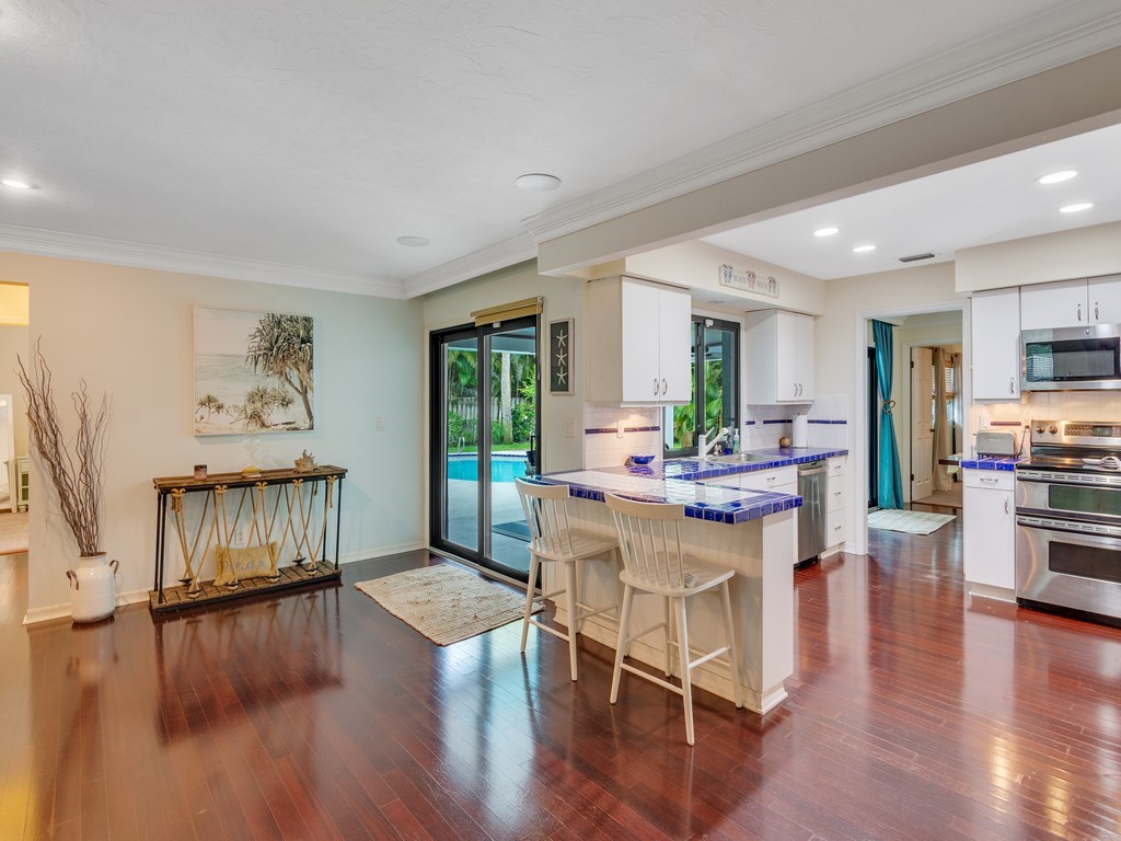 980 Clipper Road Vero Beach, FL 32963 - Photo 2 of 36