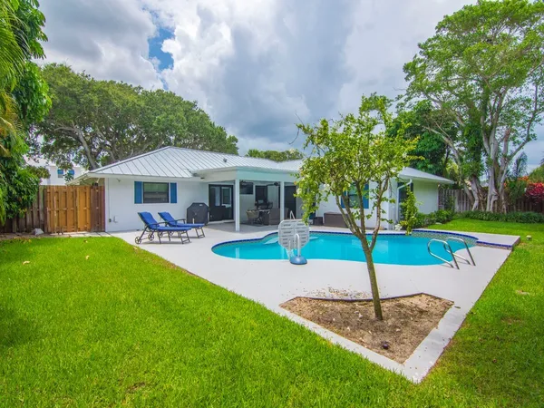 $8,000 | 980 Clipper Road, Vero Beach, FL 32963