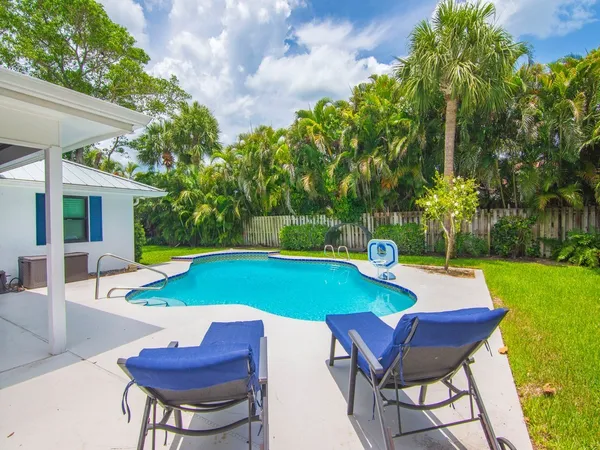 $8,000 | 980 Clipper Road, Vero Beach, FL 32963