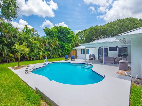 $8,000 | 980 Clipper Road, Vero Beach, FL 32963