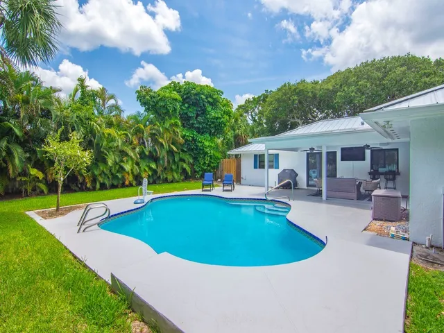 $8,000 | 980 Clipper Road, Vero Beach, FL 32963