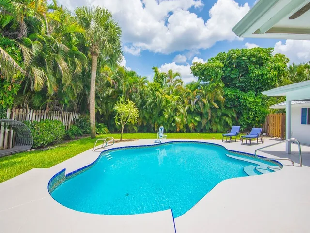 $8,000 | 980 Clipper Road, Vero Beach, FL 32963