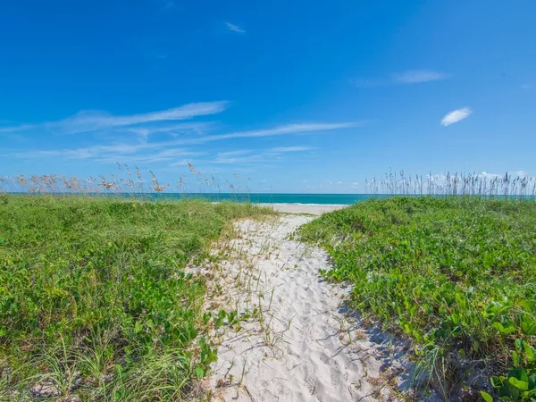 $8,000 | 980 Clipper Road, Vero Beach, FL 32963