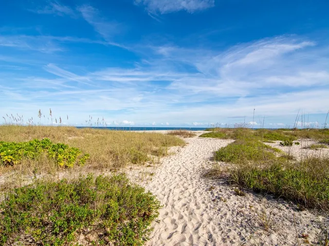 $8,000 | 980 Clipper Road, Vero Beach, FL 32963