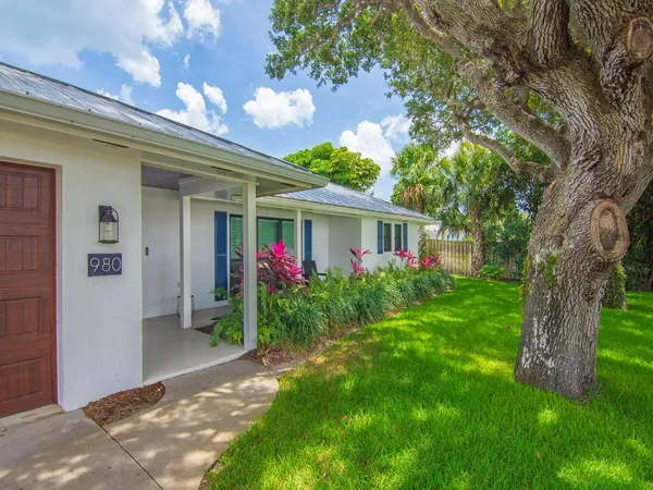 $8,000 | 980 Clipper Road, Vero Beach, FL 32963