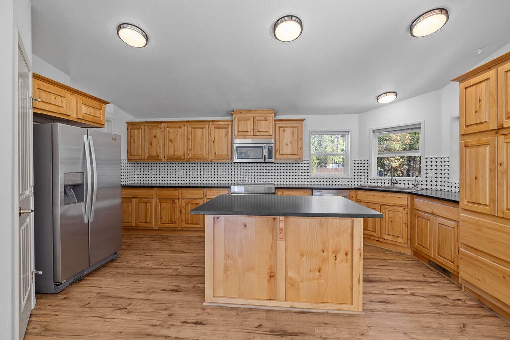 55053 Tamarack Road Bend, OR 97707 - Photo 13 of 41 13