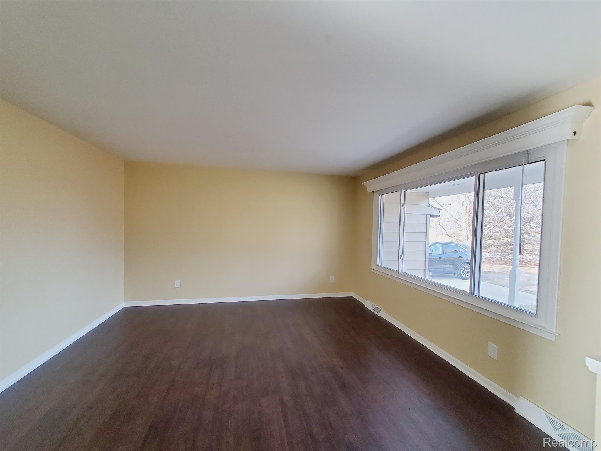 1121 West Cook Road Grand Blanc, MI 48439 - Photo 19 of 47 Gallery Image 19