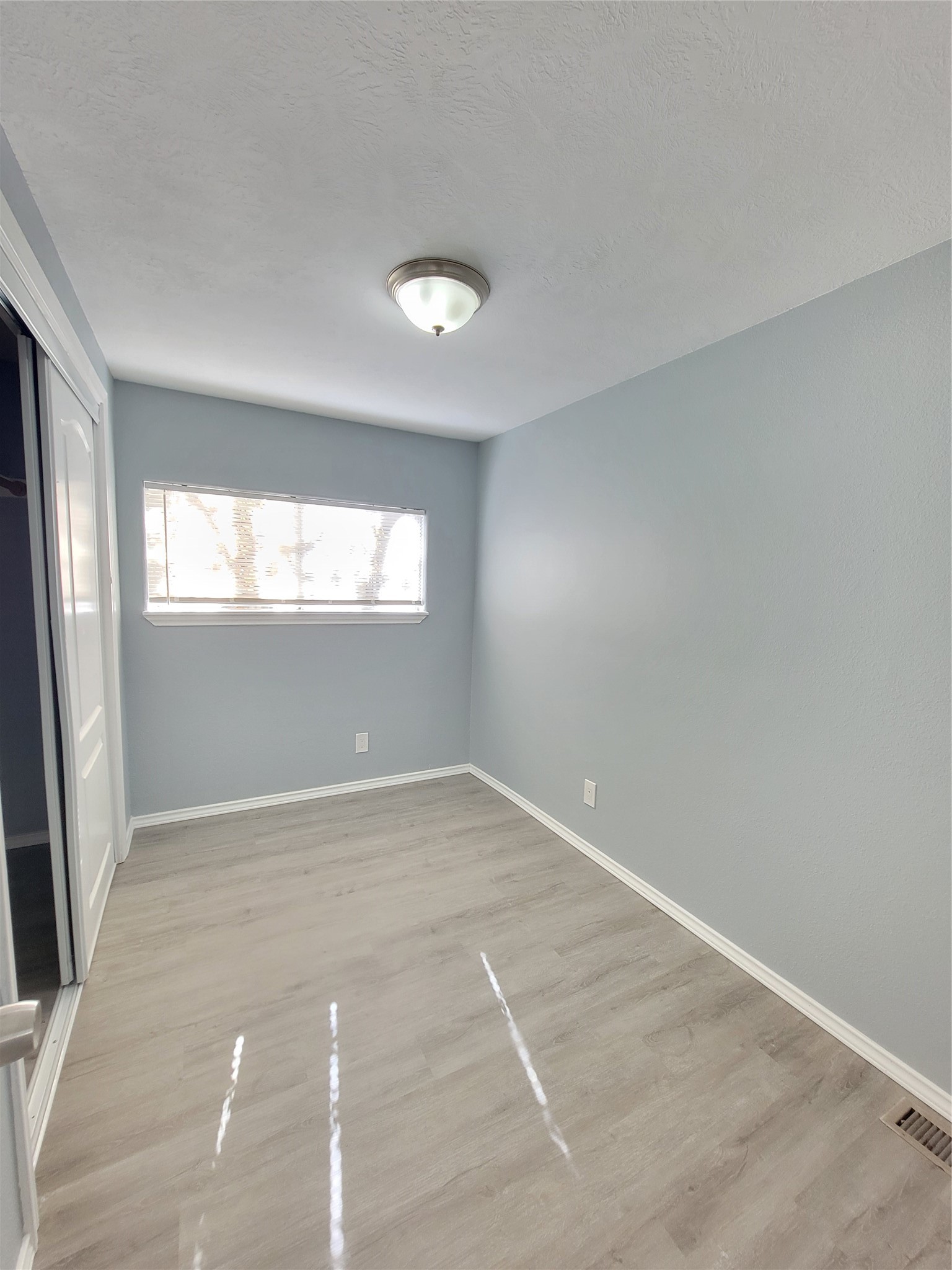 14245 East Ravine Willis, TX 77318 - Photo 11 of 23 Guest bedroom