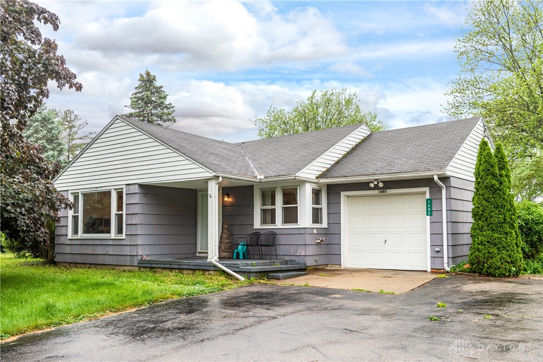 1685 Ridgeway Drive Springfield, OH 45506 - Photo 1 of 33