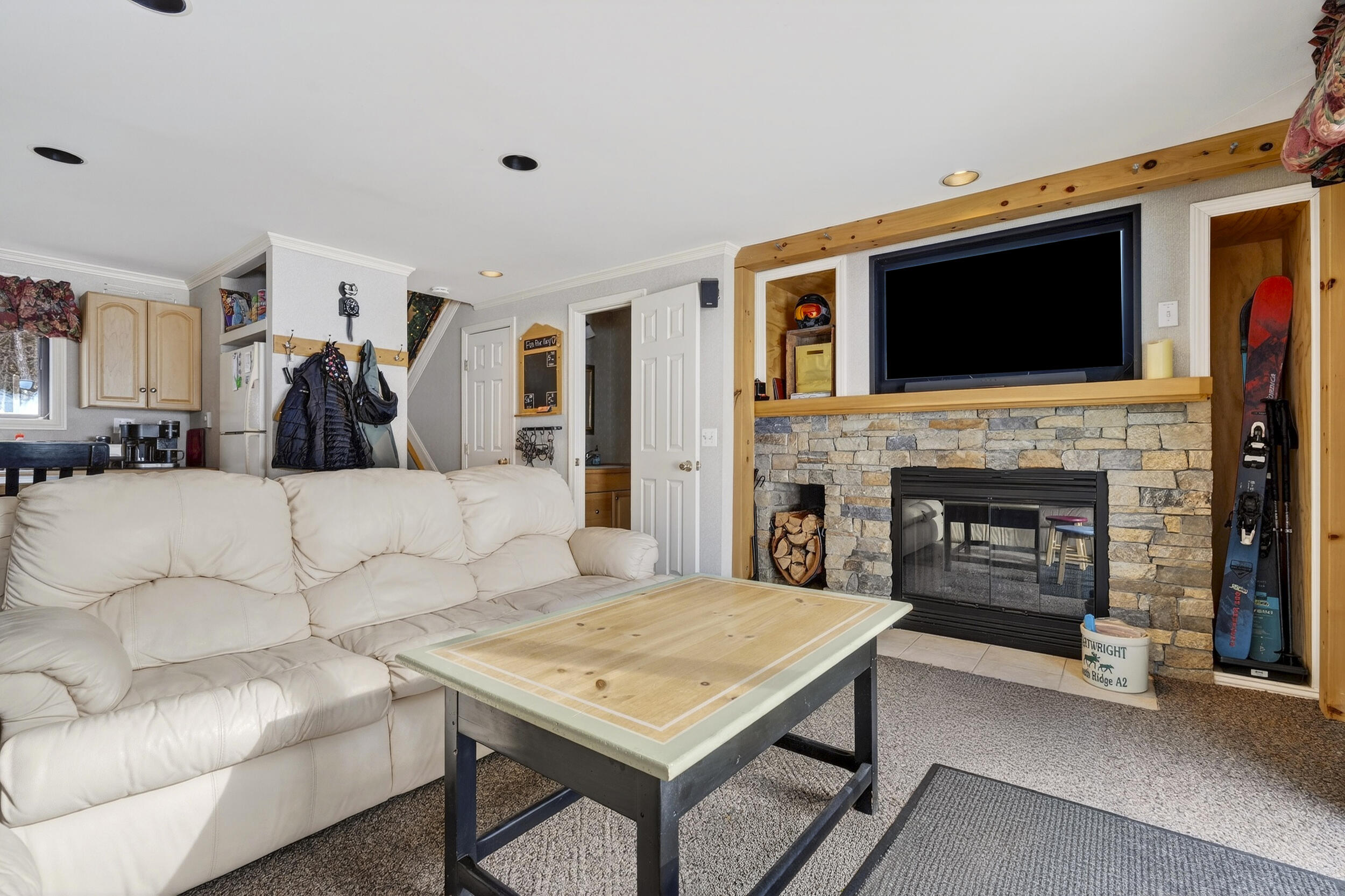 38 Express Lane, Unit A2 Newry, ME 04261 - Photo 5 of 35 7_38express2b-10