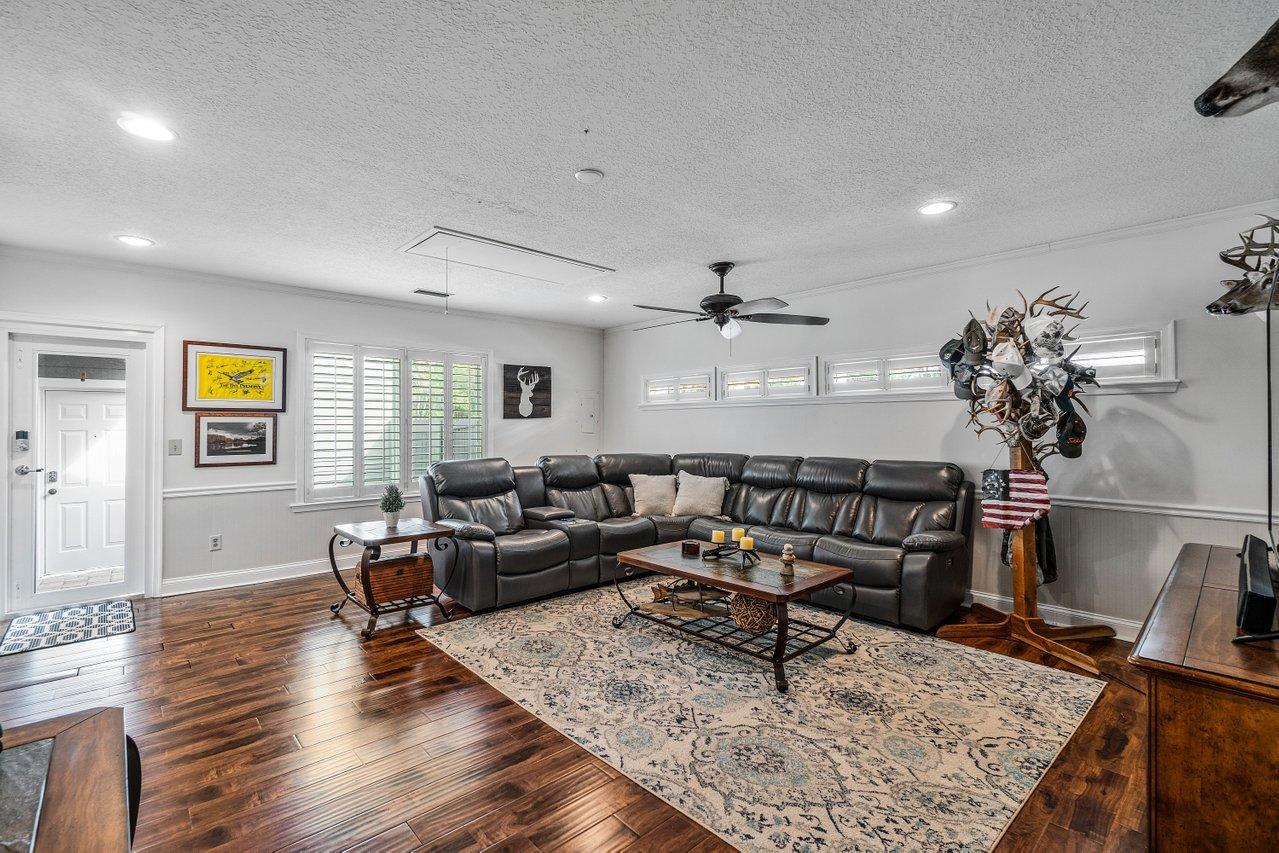 15375 Jupiter Farms Road Jupiter, FL 33478 - Photo 15 of 43 Family room