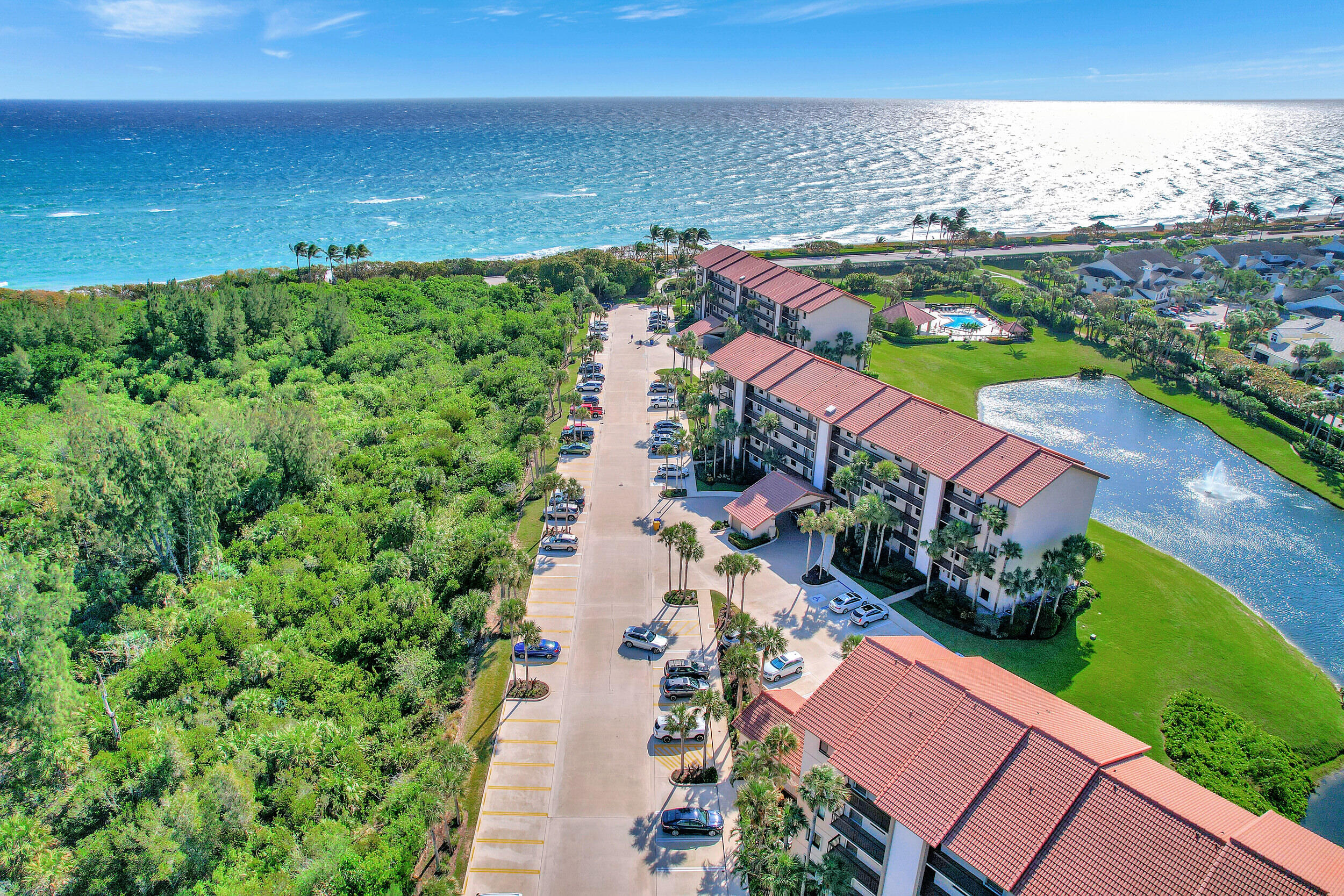 143 Cape Pointe Circle Jupiter, FL 33477 - Photo 4 of 44 Walk way to beach