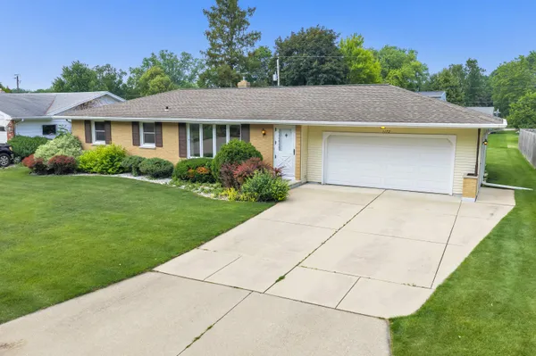 $319,900 | 1172 Alice Drive, Green Bay, WI 54304