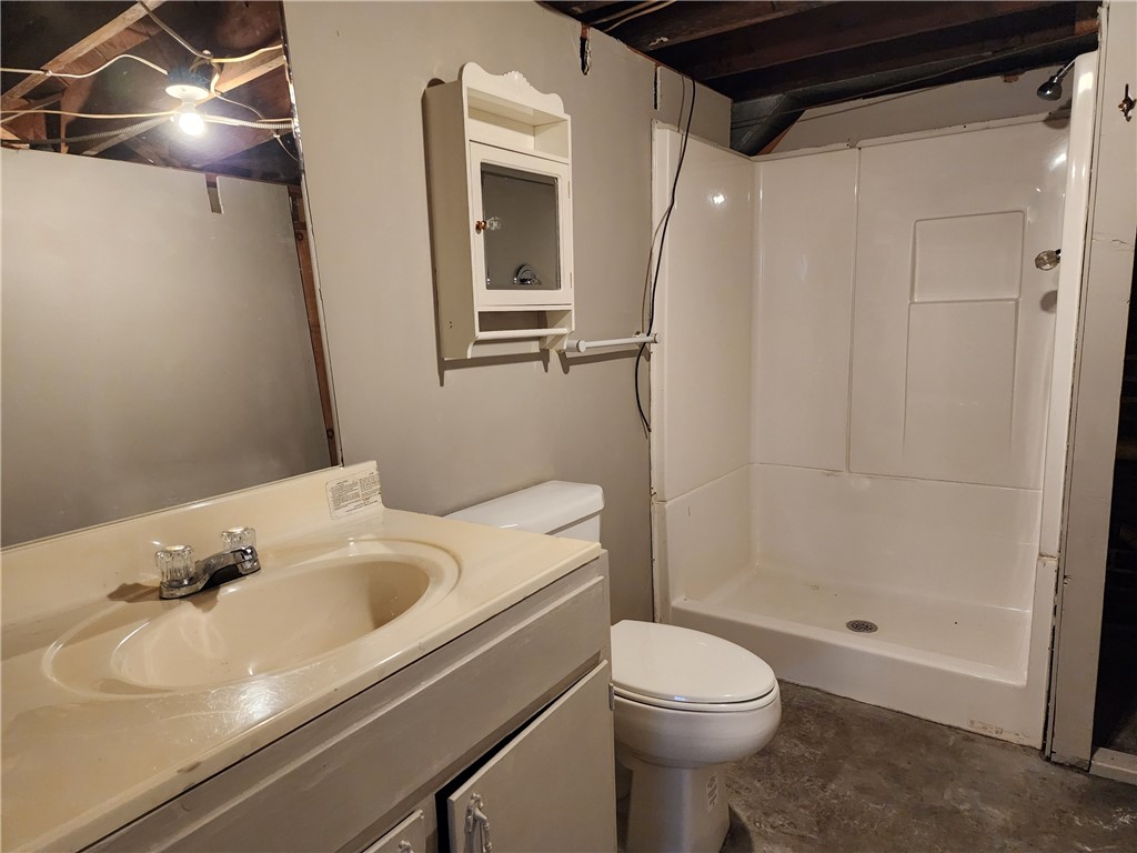 290 East Maryland Heights Road Decatur, IL 62526 - Photo 30 of 35 Basement bathroom