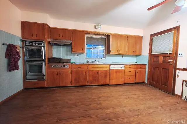 $1,328,000 | 149-22 32nd Avenue | Murray Hill - Flushing