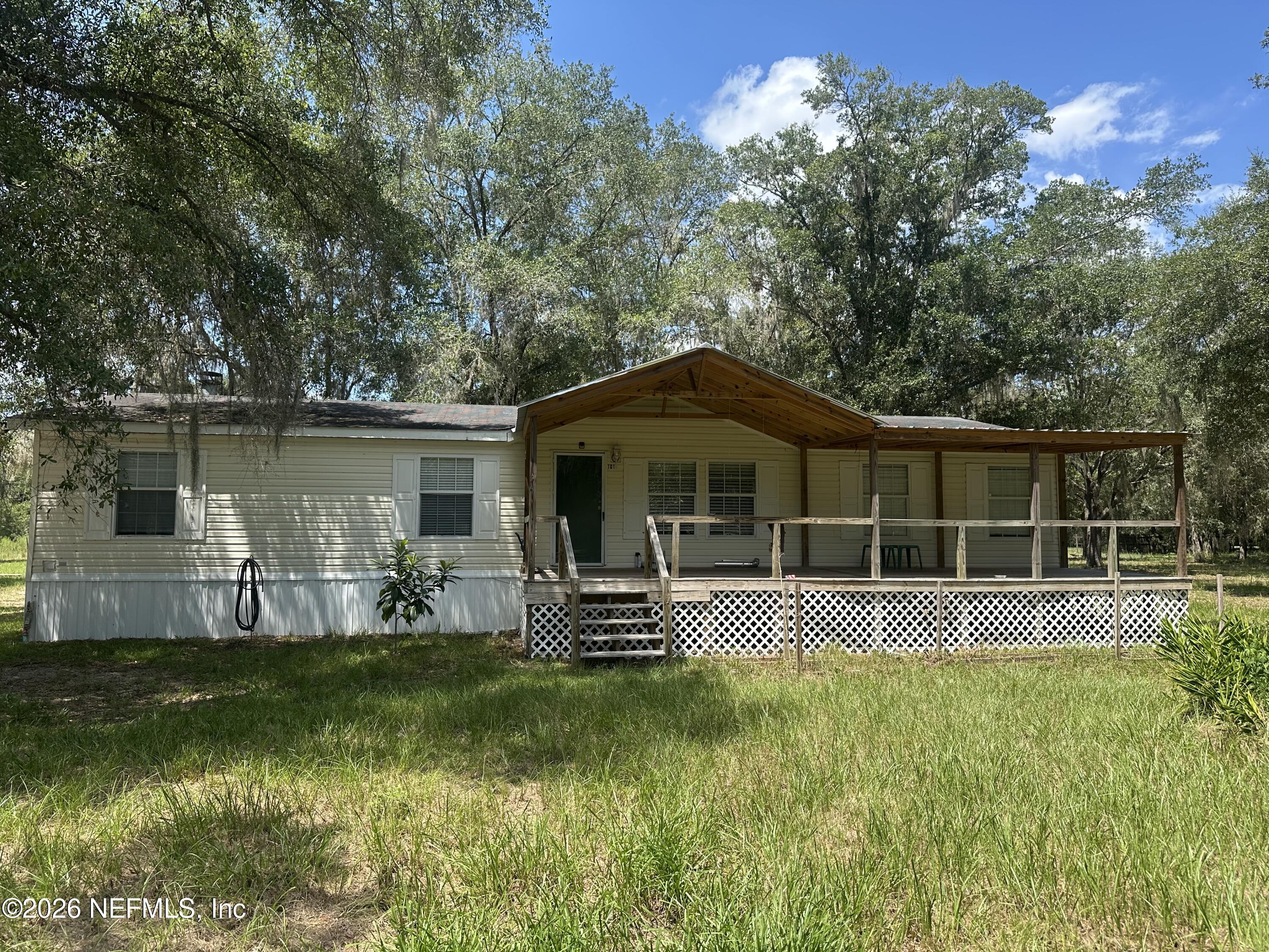 101 West Strickland Road Interlachen, FL 32148 - Photo 4 of 33 front of home with large porch
