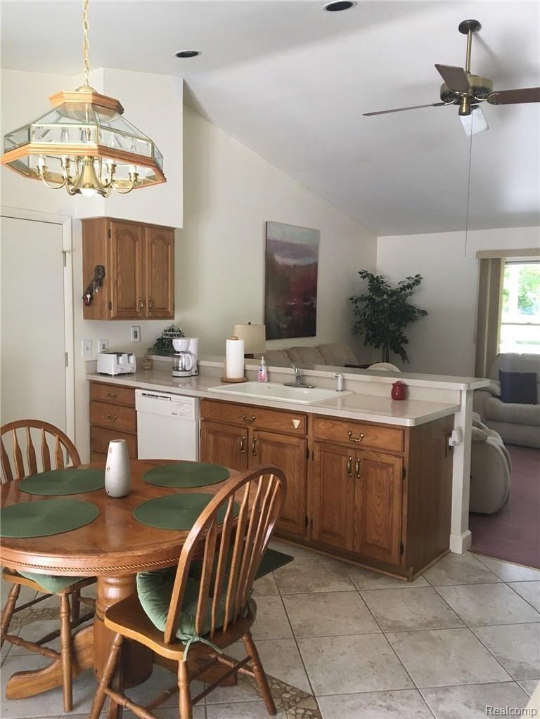 8433 Lamoreaux Road Fowlerville, MI 48836 - Photo 12 of 29 012184060f69c710e18a50a235c845f02418591940.jpg