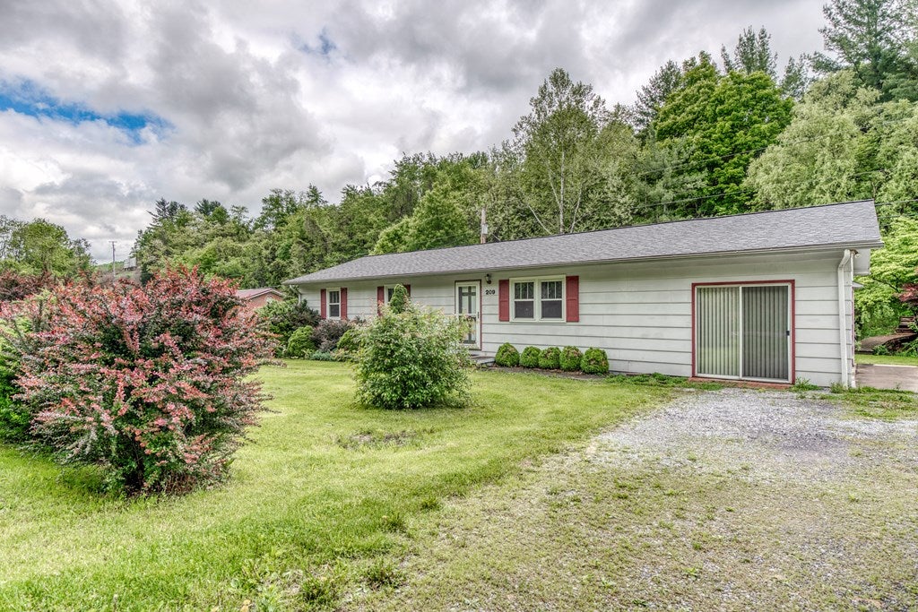 209 Pounding Mill Branch Road Pounding Mill, VA 24637 - Photo 2 of 38 Gallery Image 2