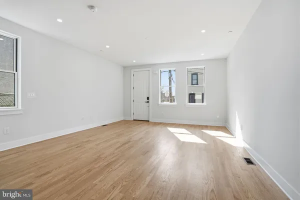 $5,000 | 222 Hermitage Street, Philadelphia, PA 19127