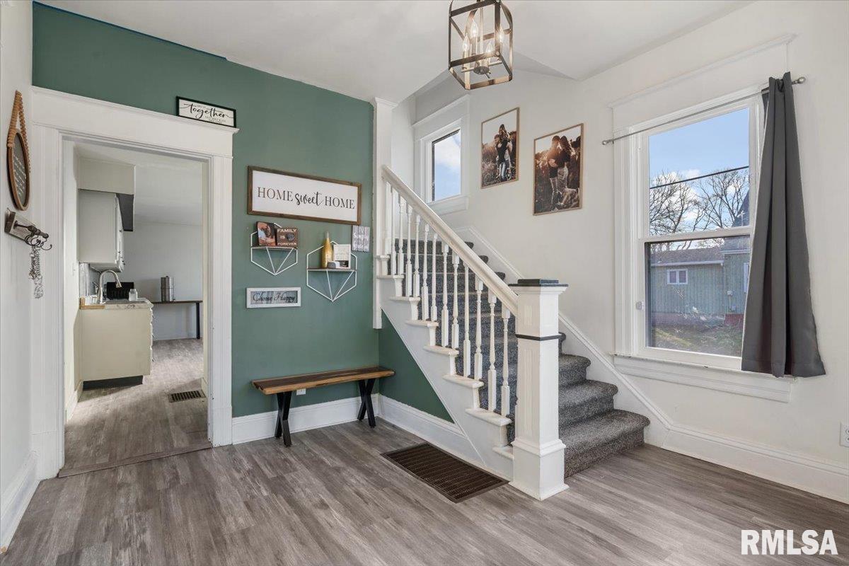 1058 West Elliott Avenue Springfield, IL 62702 - Photo 4 of 23