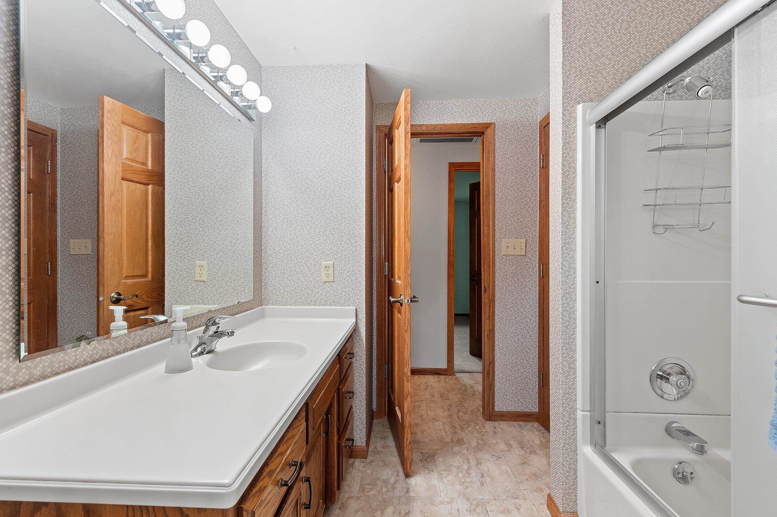 1203 Valleyview Road Green Bay, WI 54304 - Photo 24 of 81