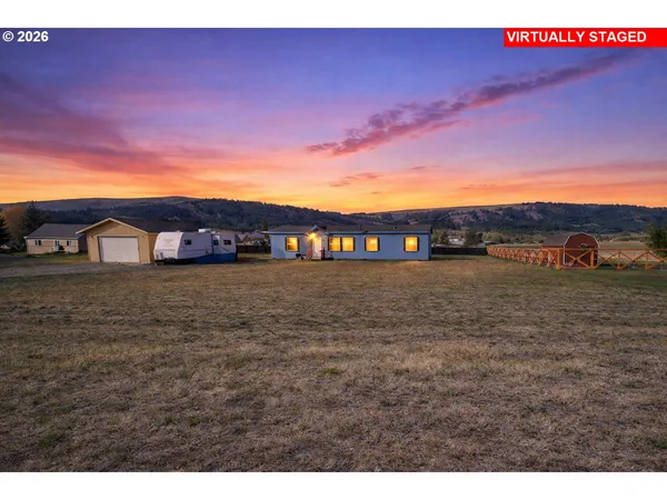 a view of outdoor space with mountain view