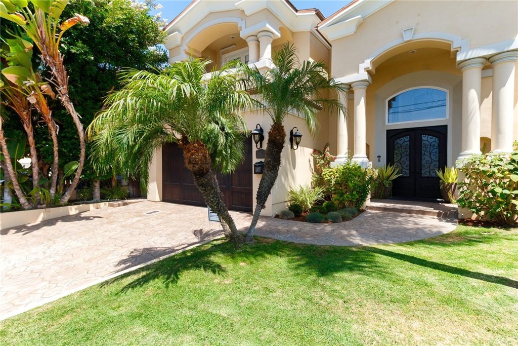 1127 6th Street Manhattan Beach, CA 90266 - Photo 2 of 60