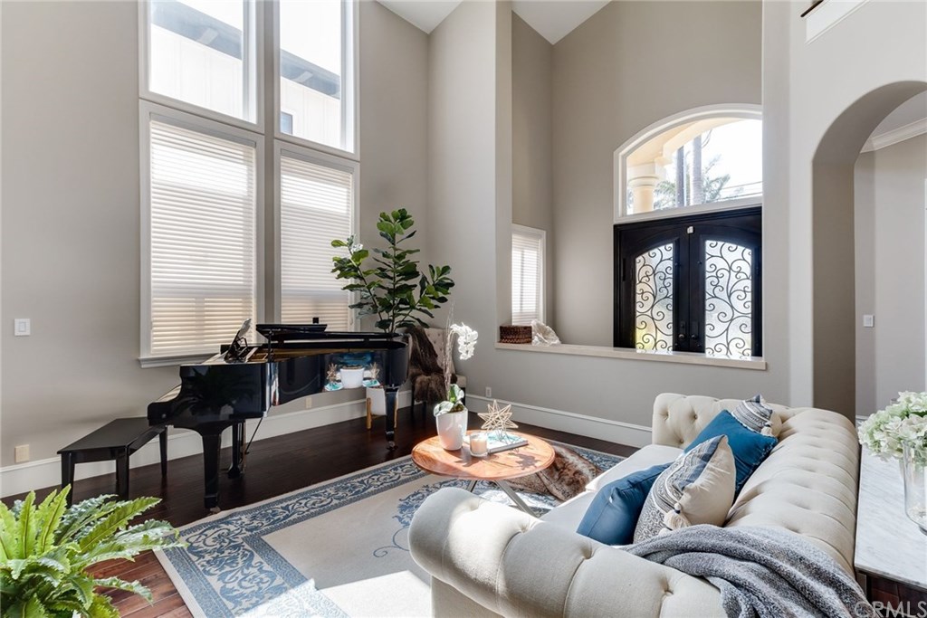 1127 6th Street Manhattan Beach, CA 90266 - Photo 5 of 60