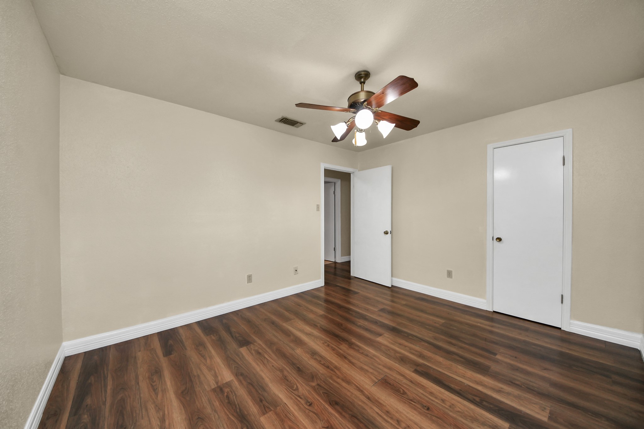8407 Kirchner Road Manvel, TX 77578 - Photo 17 of 37 Primary Bedroom