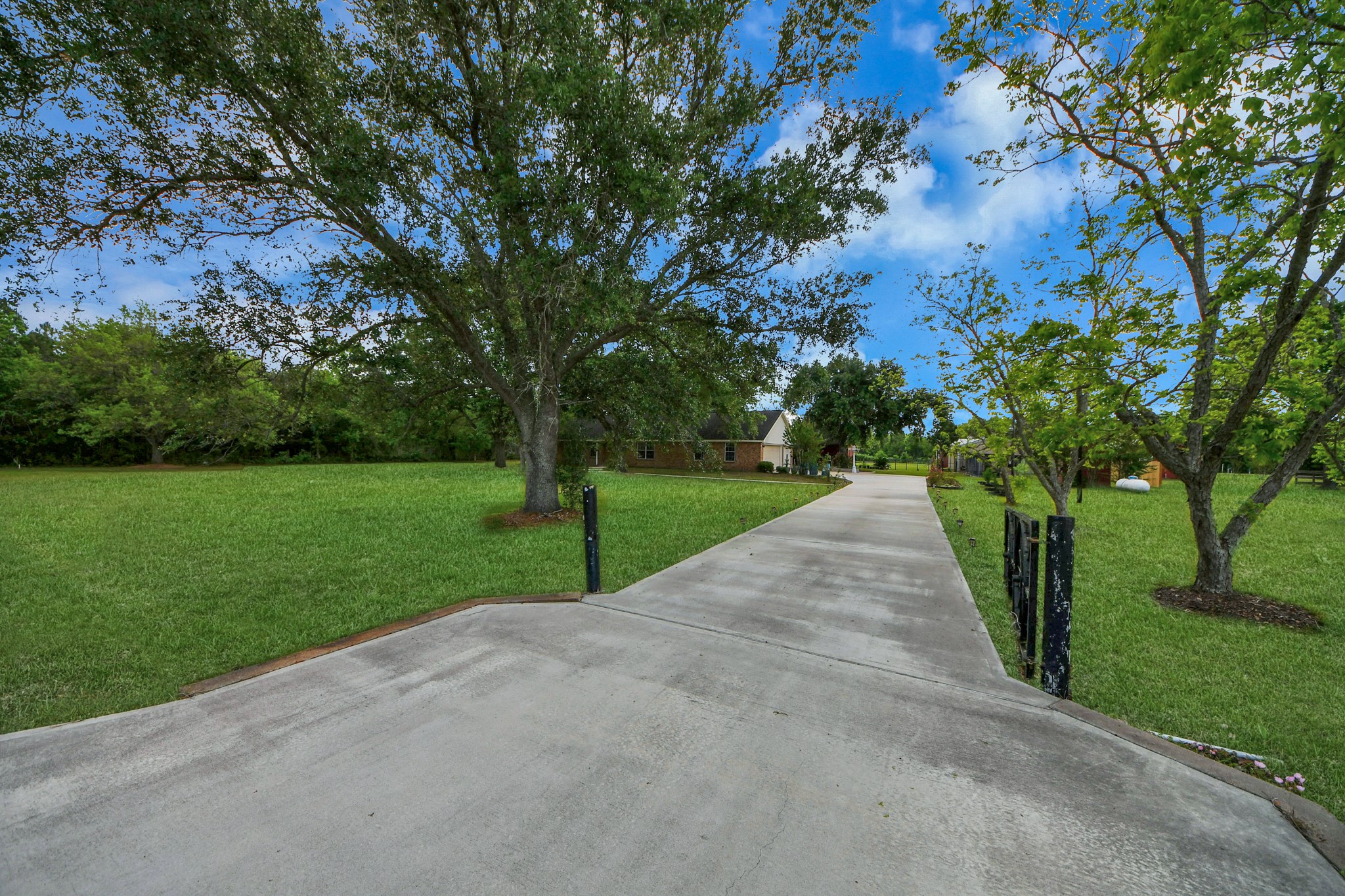 8407 Kirchner Road Manvel, TX 77578 - Photo 2 of 37 Driveway