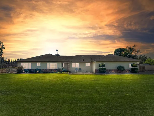 $1,048,000 | 8099 East Nees Avenue, Clovis, CA 93619